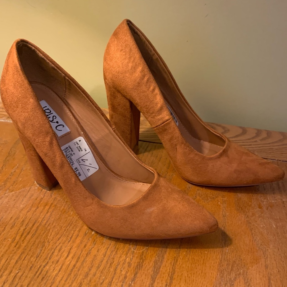 Iris Suede Pumps